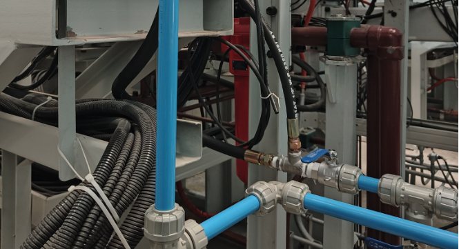 福斯特壓縮空氣管道安裝


